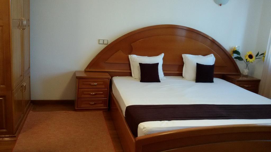 Family Hotel Elegance Arbanasi Exterior photo
