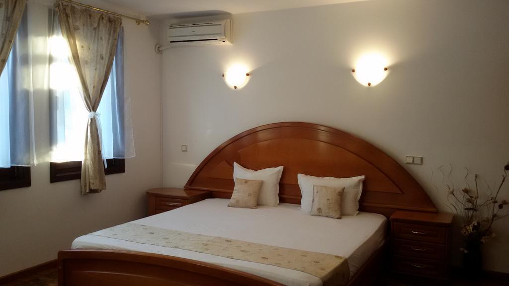 Family Hotel Elegance Arbanasi Exterior photo