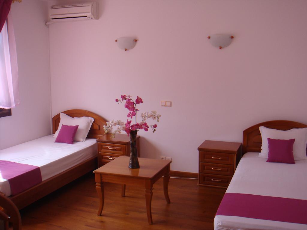 Family Hotel Elegance Arbanasi Room photo